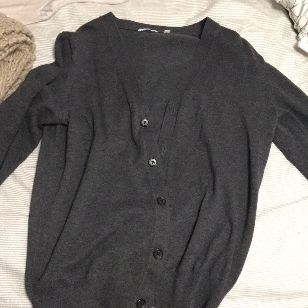 Uniqlo grey cardigan